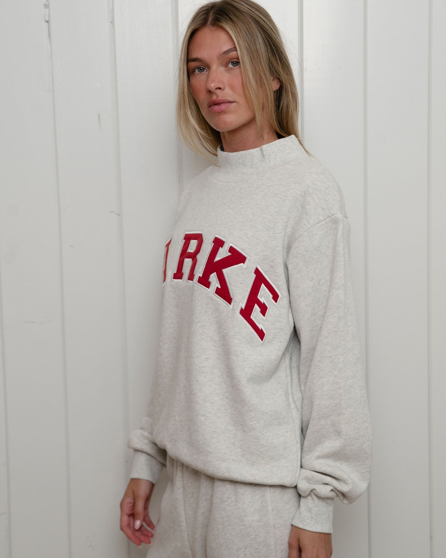 Sailboat Varsity Mockneck Sweater – White